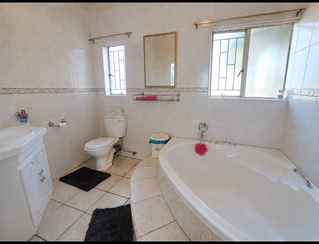 4 BEDROOM FREEHOLD FOR SALE IN GLEN DONALD AH